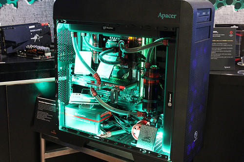 存儲方面，宇瞻雙接口的AS720 SSD，可以提供極致高效處理速度，滿足玩家需求以及多元應用。例如：可搭配高階錄像機直接外接使用，進行4K ProRes格式并實時進行剪輯或調光。